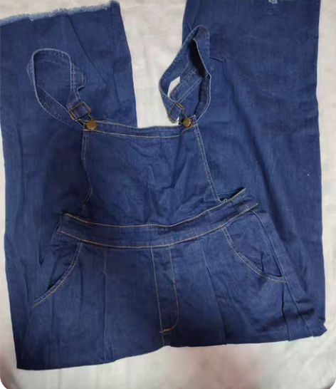 包邮背带牛仔裤阔腿裤m码 遮肉显腿长???...