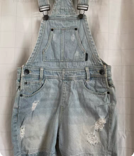 浅蓝色背带牛仔短裤 欧码sS只穿过2次??...