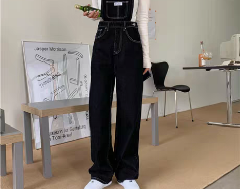 转卖黑色直筒宽松背带长裤夏季女装显瘦牛仔裤...