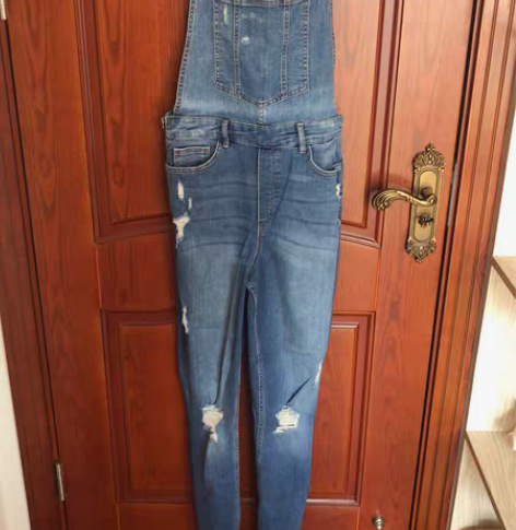 包邮HM背带牛仔裤蓝色 感兴趣的话给我留言...