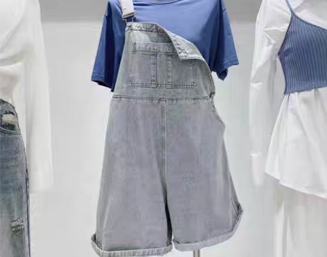 转卖范恩绮+【莫西】背带裤子…，全新，包邮...