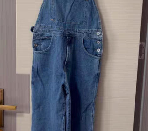 全新背带裤 85-130斤都可以穿 感兴趣...