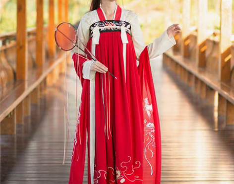 转卖S码  几乎全新 我不喜欢穿齐胸 一直...