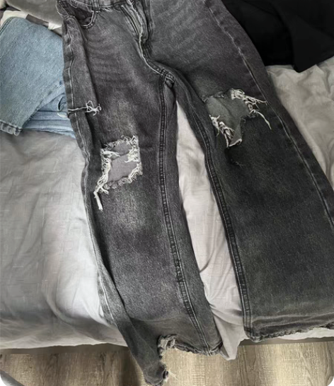 包邮黑色牛仔裤 破洞 感兴趣的话点“我想要...