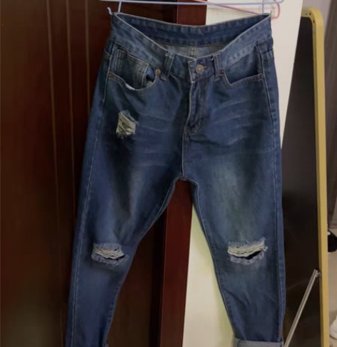 破洞牛仔裤 感兴趣的话点“我想要”和我私聊...