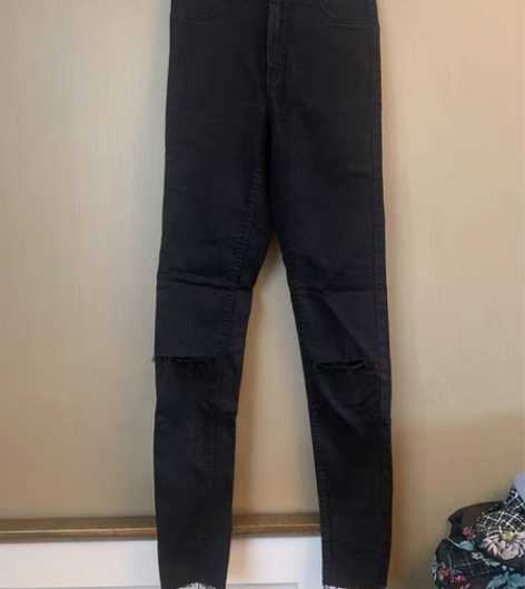 包邮Zara破洞黑色牛仔裤正品 尺码：26...