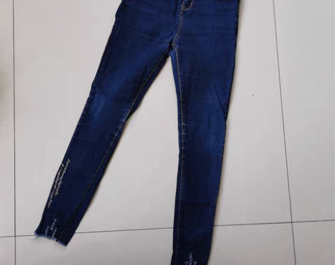 修身牛仔小脚裤铅笔裤 s码，90-105斤...