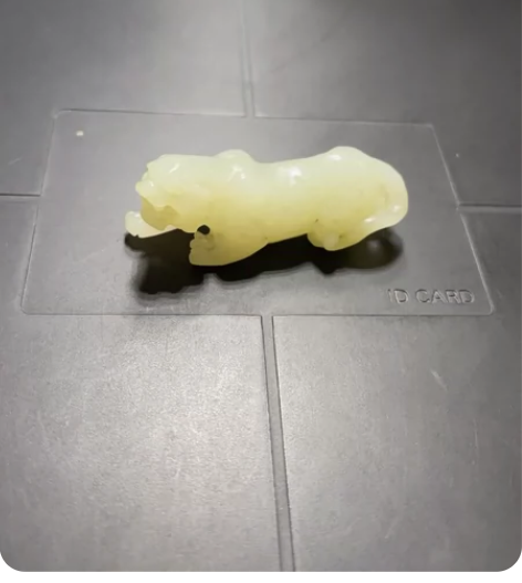 老虎玉雕，可把玩可佩戴。玉质细腻油润。 感...