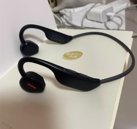 挂脖运动耳机 盒子丢了 只有耳机和充电线了...