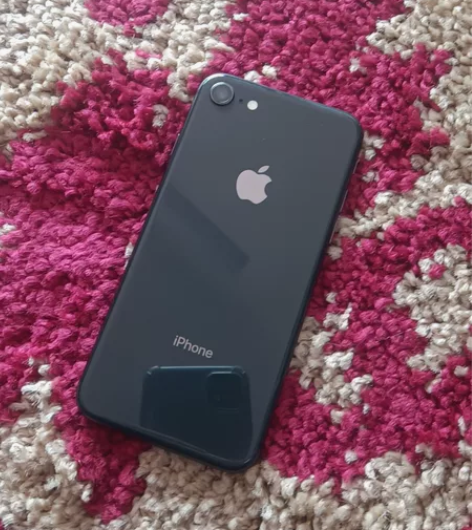 苹果8 64g 新换的电池 其它原 95新...