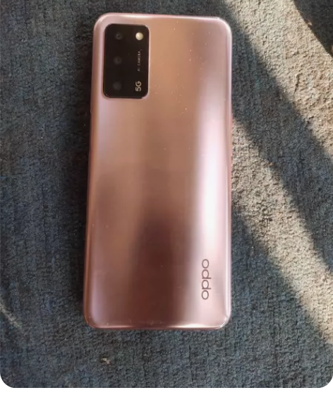 闲置一台oppoa55金色手机，内存4+1...