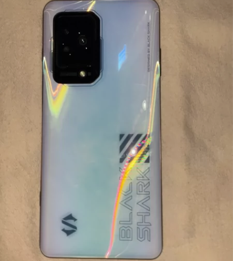 黑鲨5曙光白99新，8+128，右侧肩健轻...