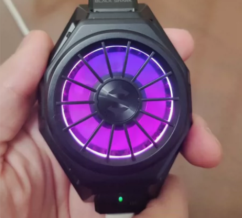 黑鲨手机制冷背夹。95新。散热效果嘎嘎的，...