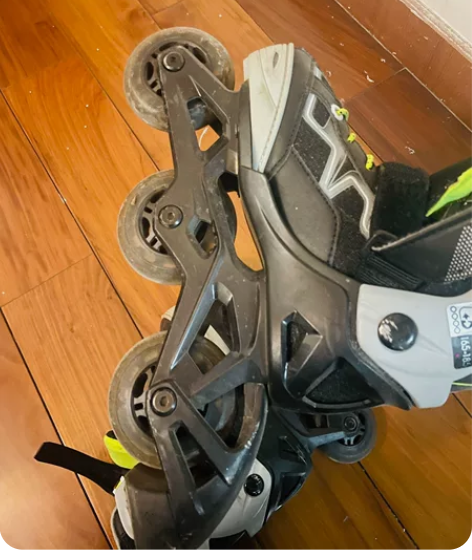 迪卡侬可调节旱冰鞋 26-29码 完好无损...