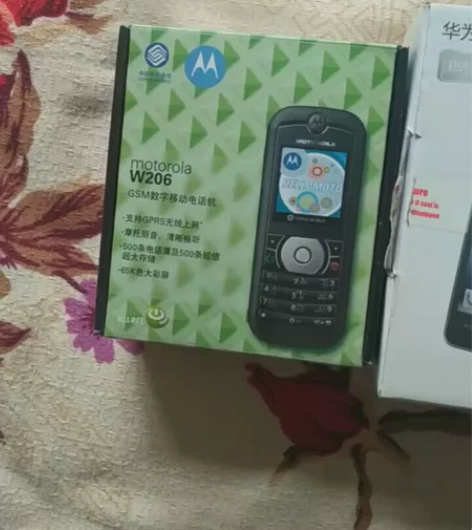 摩托罗拉和华为闲置智能手机 除了电池不行和...