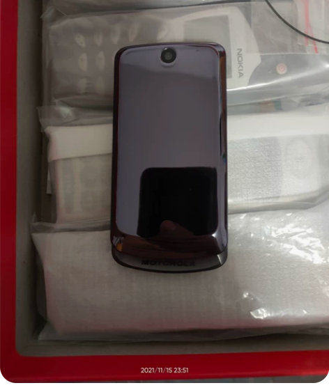 摩托罗拉经典翻盖手机 .成色如图 售出不退...