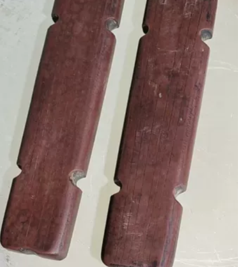 石雕镇纸一对，石质细腻，色紫，如图好品，长...