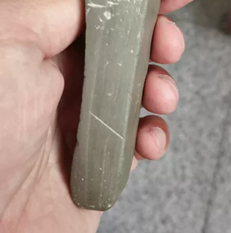 老镇纸，或磨刀石，老打孔，可穿戴，保留少许...