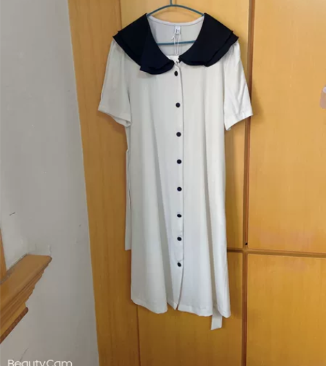 全新娃娃领连衣裙，领子后面有一丢丢染色了，...