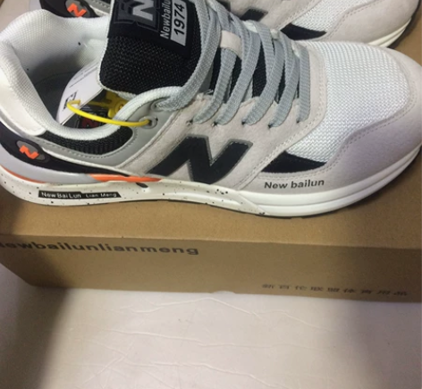 家里闲置出一双 新百伦 网面的运动鞋 由于...