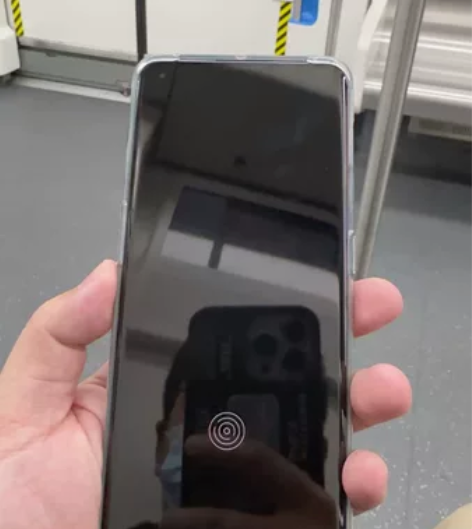 一加 11，一加官网购入，屏幕贴了钢化膜，...