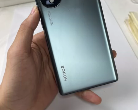 荣耀70 12+256G 成色如图、屏幕上...