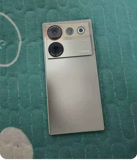 努比亚z50白色12+256g，最新骁龙8...