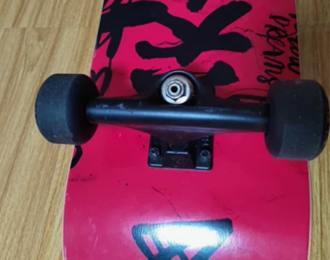 justice滑板，才玩几次，有磨损，都没...