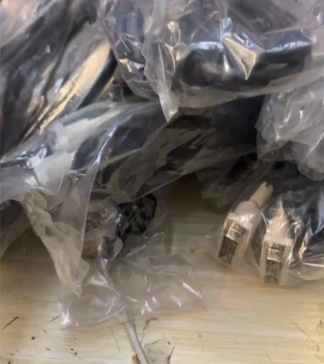 原装DVi数据线,长度1.8M,品牌机拆机...