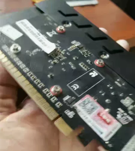 七彩虹显卡，型号710冰暴鲨，1G显存，性...