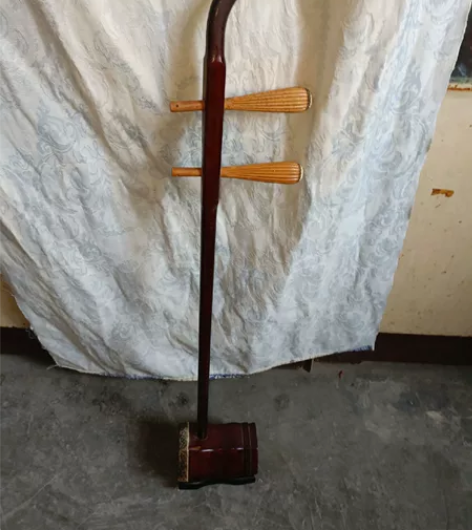 闲置二胡中国苏州，品相如图，按图发货，不退...