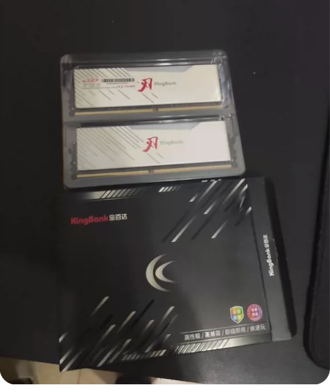 金百达，刃4000，32G，16x2。 上...