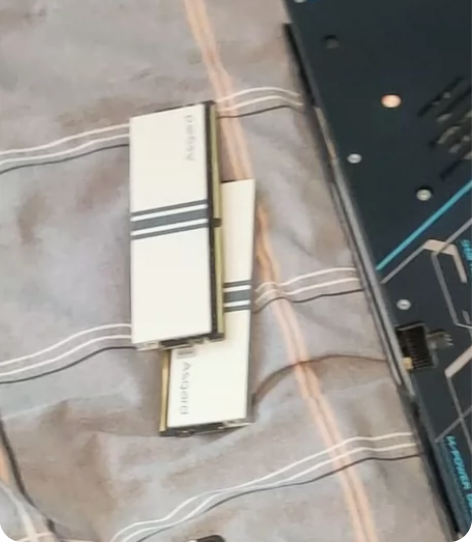 内存 阿斯加特 女武神2*8g 3600，...