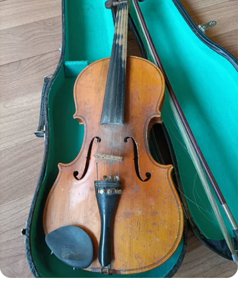 古老小提琴。型号2/4。功能完好,音色不错...