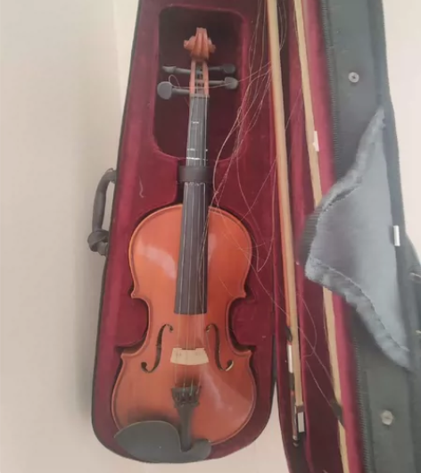 一架闲置的成人小提琴，琴是好的，照片可以看...