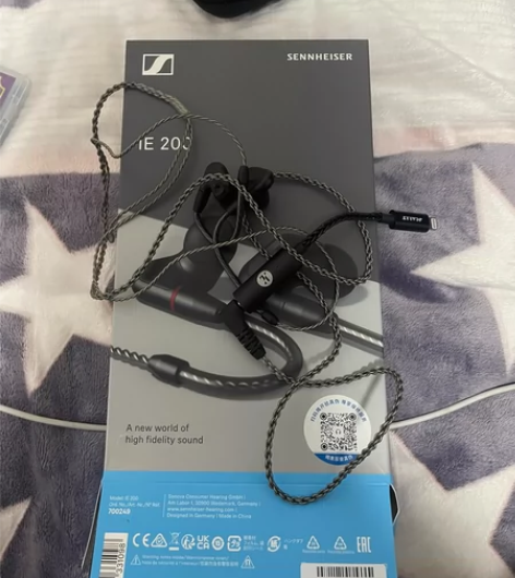 森海塞尔，今年3月买的，99新有盒子有购买...