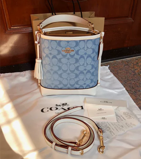 coach蔻驰小号水桶包 这是蓝色香布雷款...