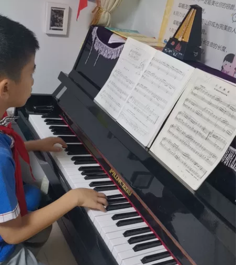 自己孩子用的练习琴，要换新琴，所以便宜出了...