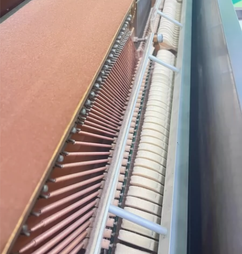 英昌钢琴黑，低价处理 感兴趣的话点“我想要...