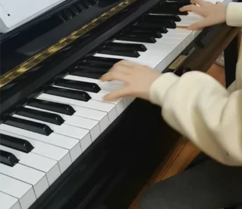 转卖英昌钢琴u3 高度131，家庭自用琴，...