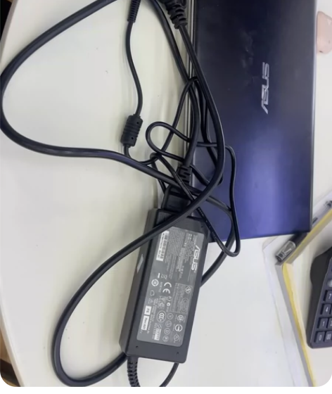 华硕电脑充电线，因为我电脑坏了，所以充电线...