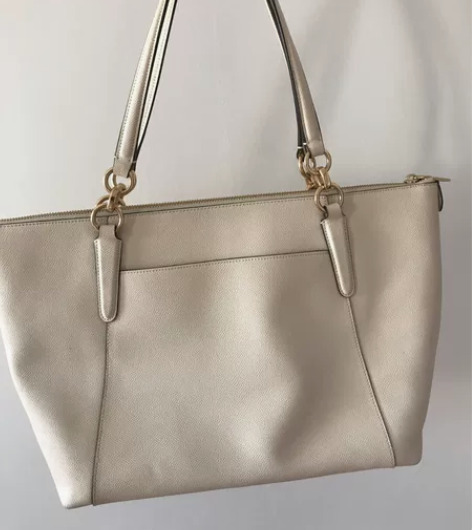 蔻驰女士包袋正品 美国人肉带回来的??轻微...