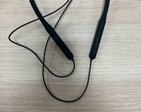 爱奇艺蓝牙耳机 几乎全新,无瑕疵,功能完好...