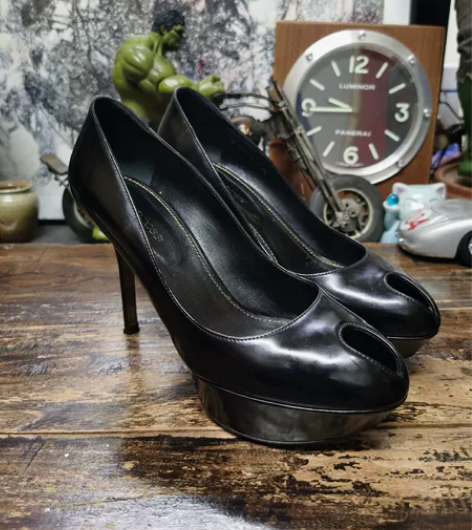 Sergio rossi经典款高跟鞋37....