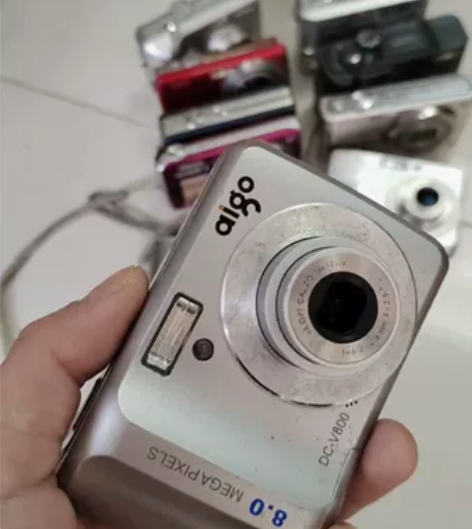 爱国者DV-V800开机正常，盲操能拍有闪...