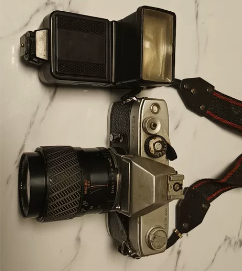 老式海鸥相机，品相如图不会用，不知道是否正...
