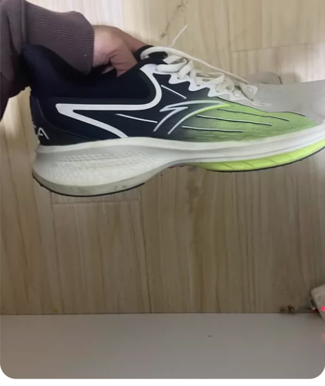 安踏羚跑一代 买小了 感兴趣的话点“我想要...