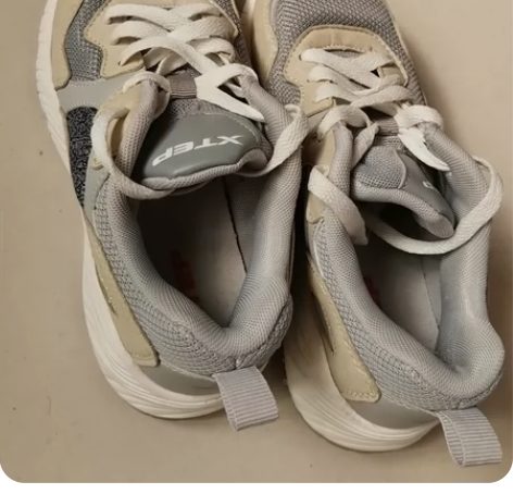 35码运动鞋，穿的不多，看鞋底就可以看出，...