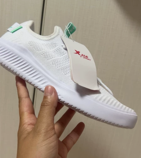 特步女鞋织物网面40码，全新正品有吊牌，无...