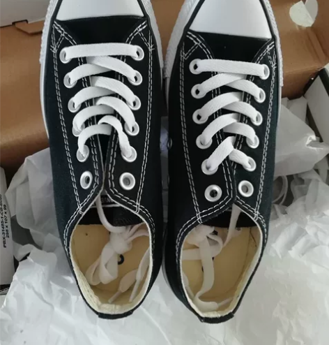 38码，匡威低帮，100出黑色帆布鞋，如图...